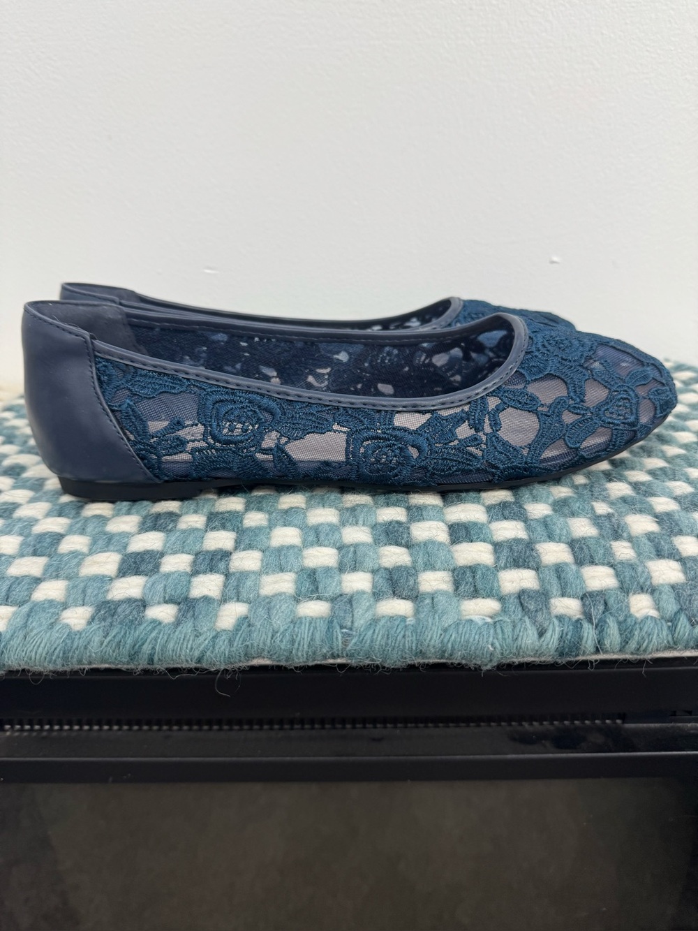 Greatonu Women's Navy Lace Ballet Flats